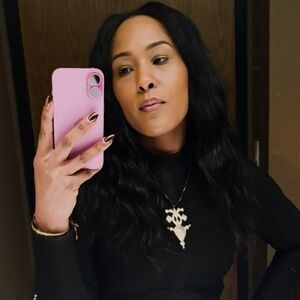 Meet your Posher, Felicia